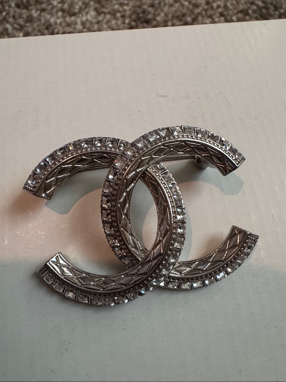Chanel brooch - Picture 4 of 12